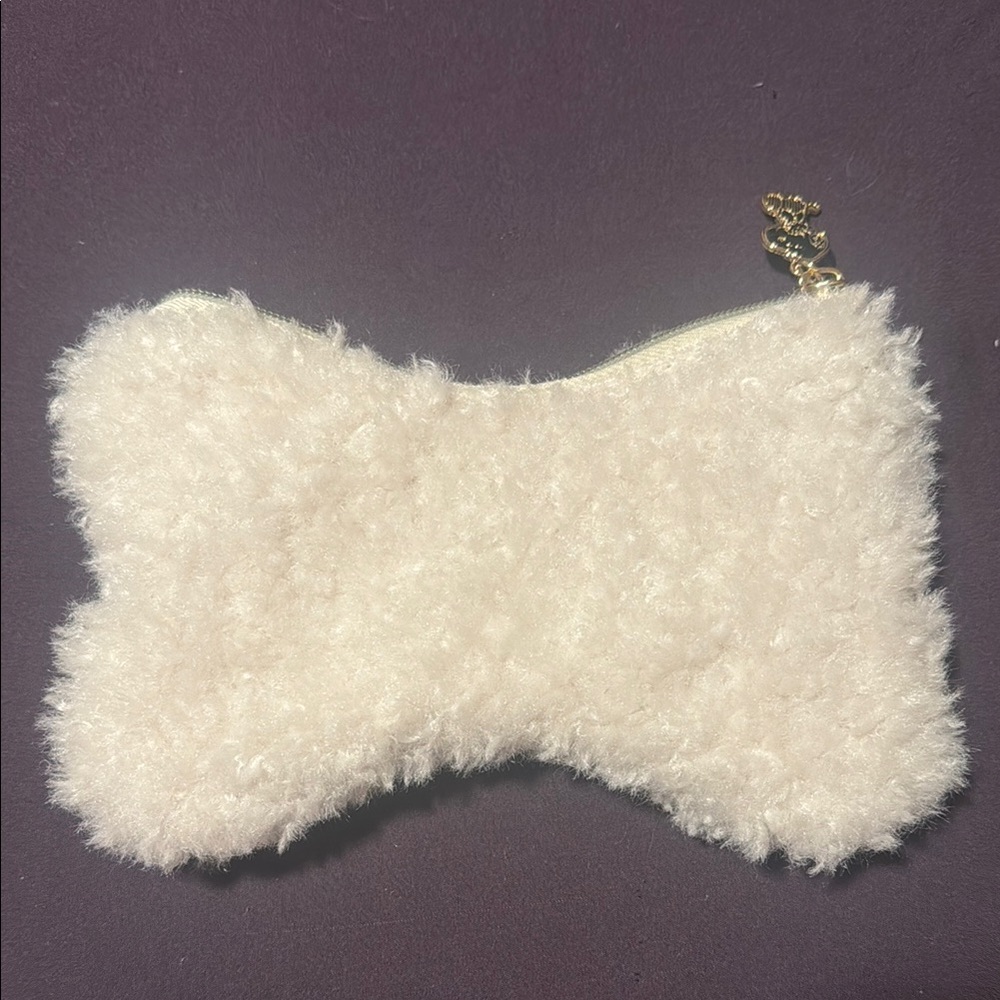 Snoopy White Bond Fuzzy Cosmetic Pouch